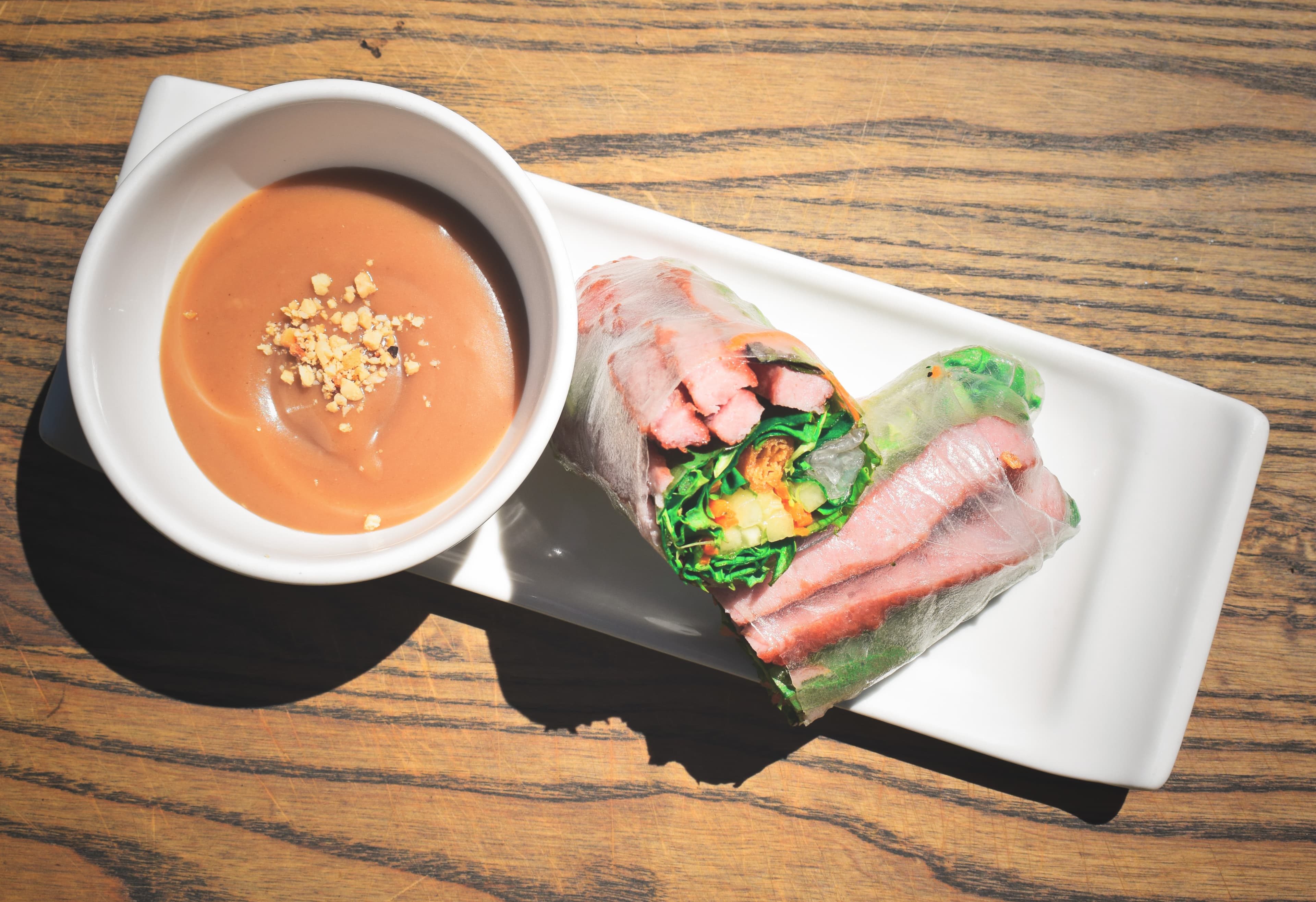 Garlic Pork Salad Roll