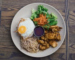 Grilled Lemongrass Chicken, Shredded Pork & Fried Egg